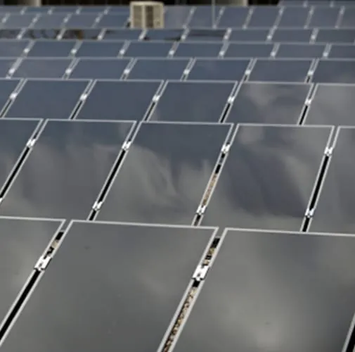 Blitz- und Überspannungsschutz von Photovoltaikanlagen auf Gebäuden