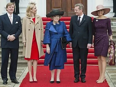 Niederländische Monarchin Beatrix von Wulff und Merkel empfangen - Kronprinzenpaar mit dabei