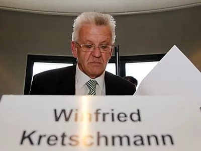 Kretschmann verteidigt Sparpläne bei Lehrerstellen