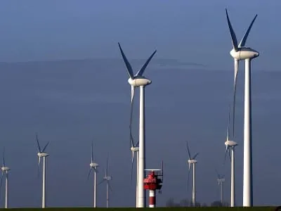 Die meisten Bürger akzeptieren Windräder und Strommasten