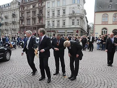 Wulff in Wiesbaden mit Ei beworfen