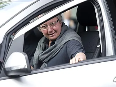 Schavan fährt emissionsfrei durch Berlin