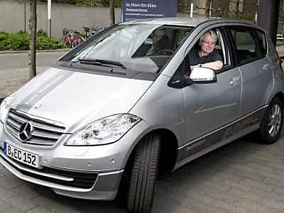 Schavan fährt emissionsfrei durch Berlin