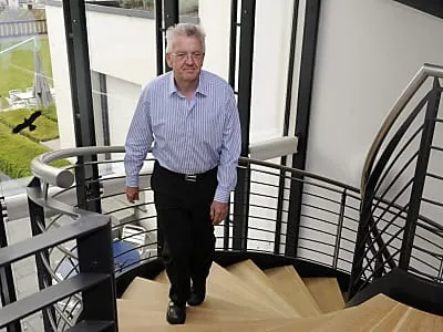 Kretschmann setzt auf weniger produzierte Autos