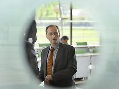 Ulbig sieht NPD-Verbotsverfahren skeptisch