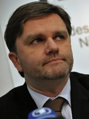 Schünemann fordert Anti-Piraten-Einsätze auch an Land