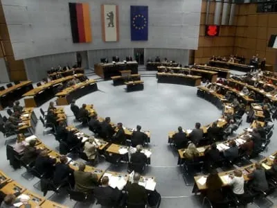 Nach Weggang Öneys schrumpft rot-rote Mehrheit in Berlin