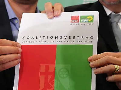 SPD und Grüne stellen Koalitionsvertrag vor