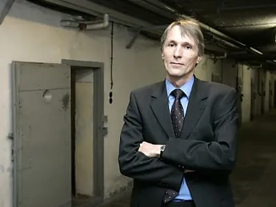 Stasi-Gedenkstättenchef Knabe legt Beiratschef Schröder Rücktritt nahe