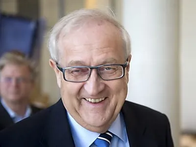 Brüderle mit 95,6 Prozent zum neuen FDP-Fraktionschef gewählt