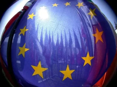 Bundestag hisst nun dauerhaft auch die Europafahne