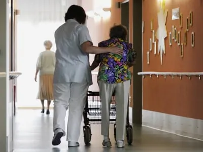 Menschen in Pflegeberufen sind öfter krank