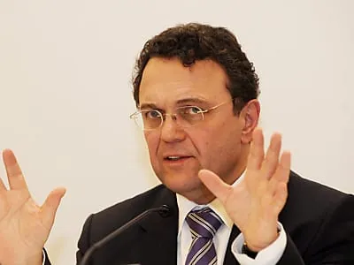 Bundesinnenminister warnt vor zu starkem Facharbeiter-Zuzug