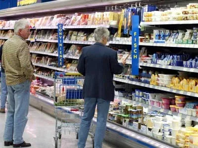 Milchbauern kritisieren Wegwerfmentalität bei Lebensmitteln