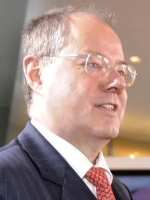 Steinbrück bringt sich als Kanzlerkandidat ins Gespräch