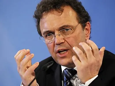 Friedrich warnt vor Bedrohung durch Internetkriminalität