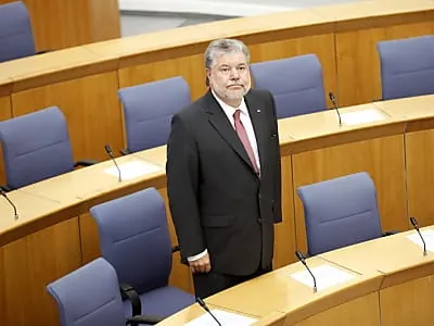 Kurt Beck als Ministerpräsident von Rheinland-Pfalz wiedergewählt