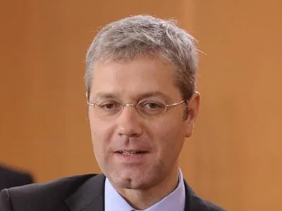 Röttgen hält sich Neuwahl-Option in NRW offen