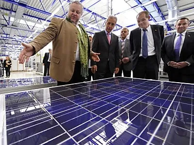 Europas größte Fabrik für Solarmodule in Freiberg eröffnet