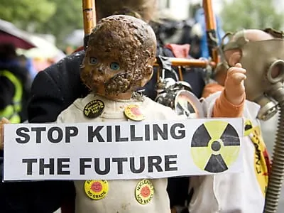 Tausende Luftballons simulieren radioaktive Wolke nach Super-GAU