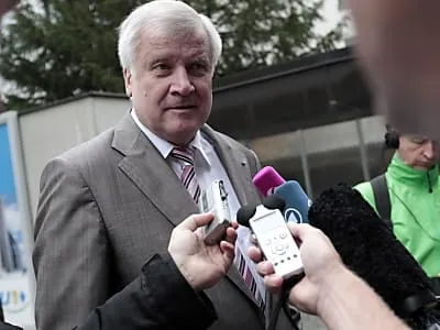 Richter kippen Betreuungsgeld - Seehofer will weiterzahlen