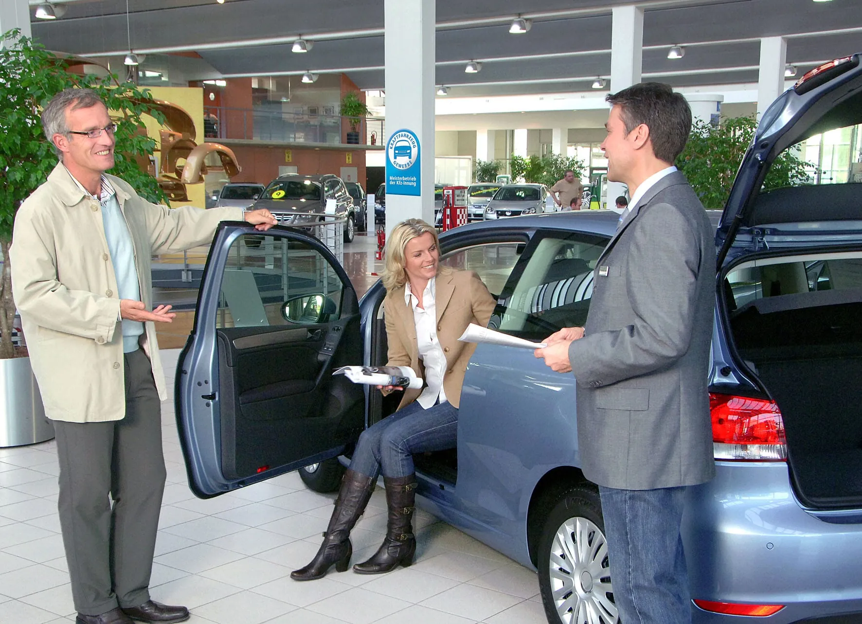 Autohändler zufrieden mit dem Geschäftsjahr 2011