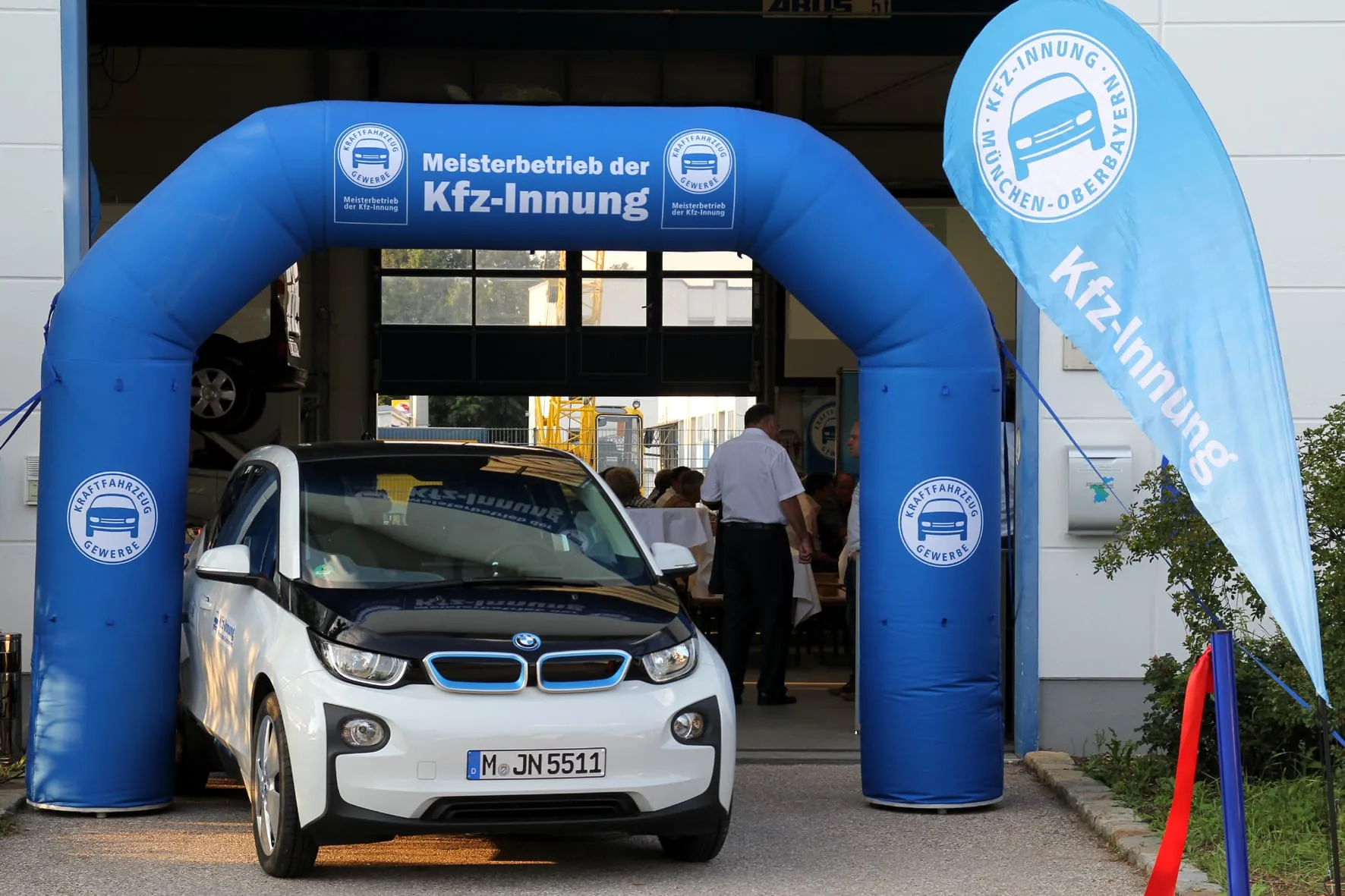 Elektromobilität: Kfz-Innung führt Qualifizierungsprojekt durch