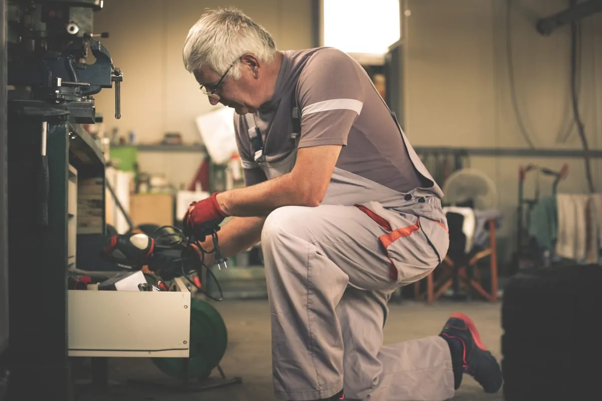 Altersvorsorge für Selbstständige: Handwerker bezahlen Pflichtbeiträge