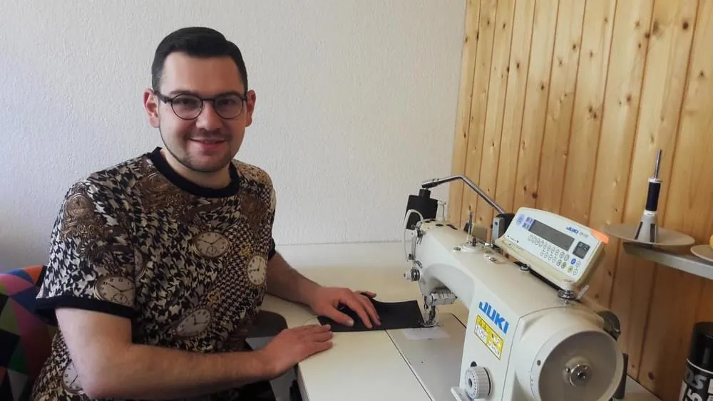 Behelfsmasken vom Maßschneider: Zwischen Solidarität und Existenzangst