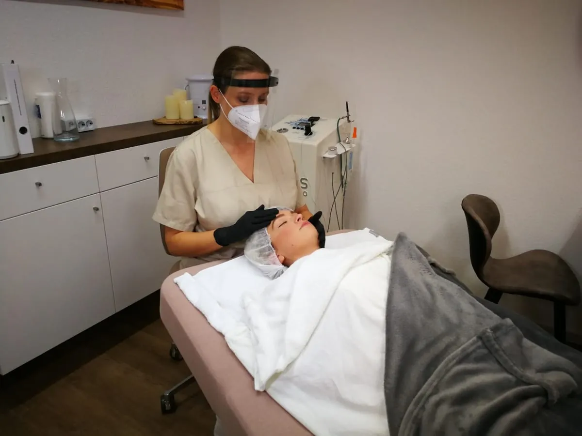 Corona-Notbremse: Was für Kosmetik und Fußpflege gilt