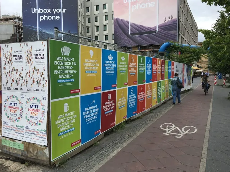 Bunte Plakataktion zu Handwerksberufen