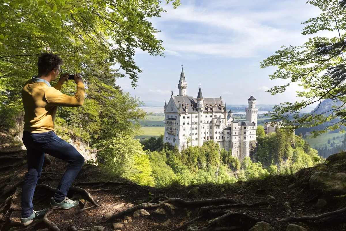 Restauratoren putzen Schloss Neuschwanstein heraus