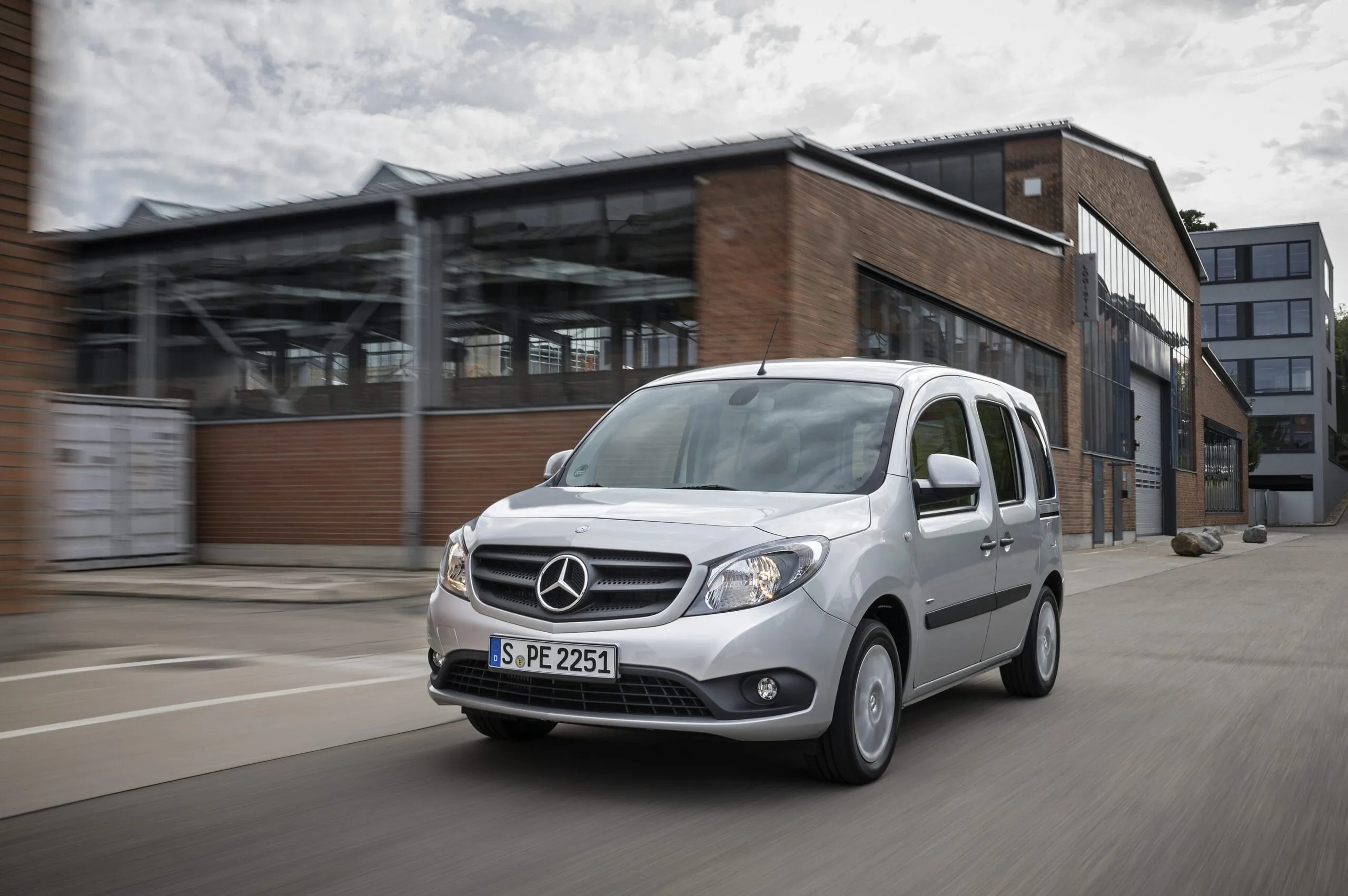 Mercedes Citan: Auch als Benziner und mit neuen Einbausystemen