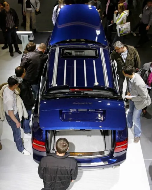 PS-starke Sportwagen und verbrauchsarme Autos im AMI-Fokus