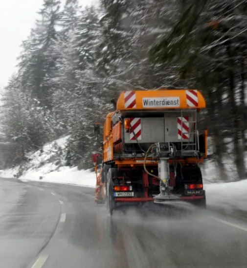 Erster Schnee – Gefahr auf glatten Straßen