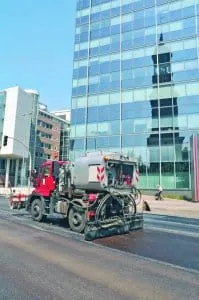 Verwandlungskünstler Unimog erobert den Straßenbau
