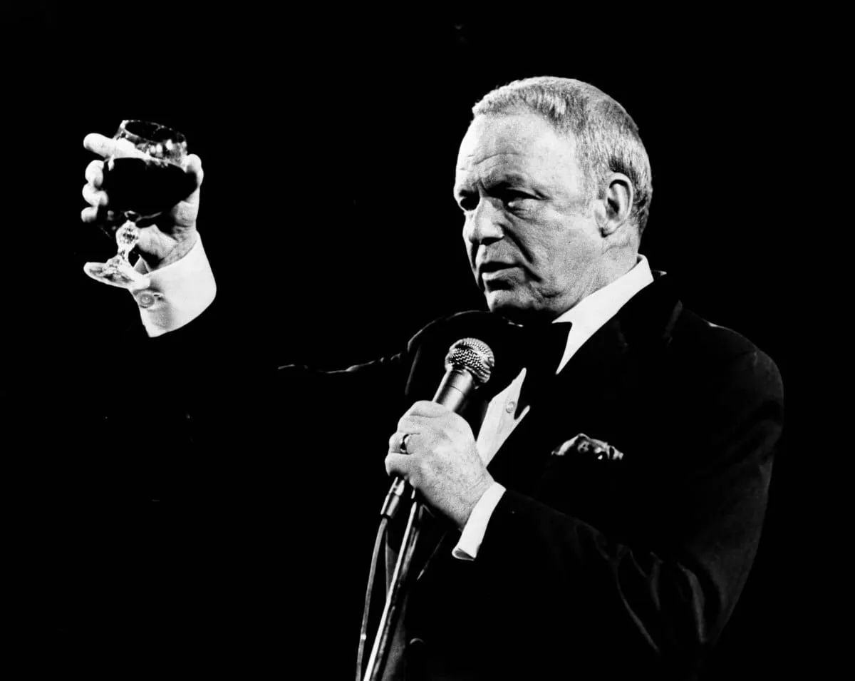 Frank Sinatra: Weihnachtsklassiker mit Hörgerät