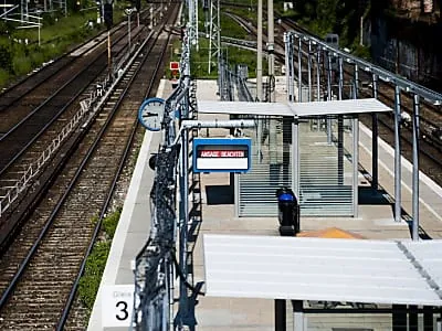 Brandanschlag auf S-Bahn löst Sicherheitsdebatte aus