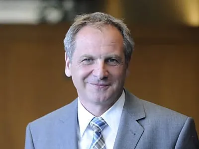 Neuer Innenminister will keine Wasserwerfer mehr einsetzen