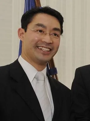 Rösler will Mineralölkonzernen häufige Benzinpreisänderungen verbieten