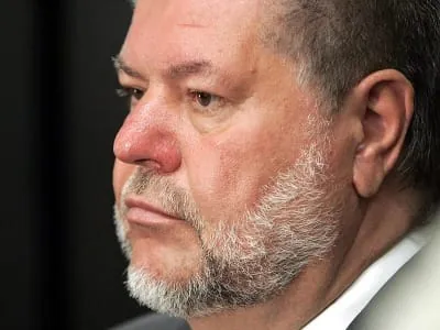 Beck: Planung für Netzausbau zwischen Bund und Ländern aufteilen