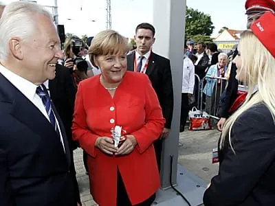 Merkel eröffnet mit ICE-Taufe direkte Zugverbindung Binz-München