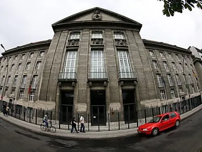 Bonn stellt sich auf Teilabzug des Verteidigungsministeriums ein