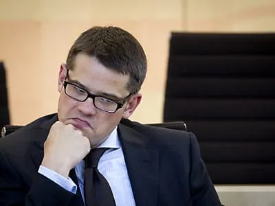 Hessens Innenminister will Alkoholverbot in Stadien und Nahverkehr