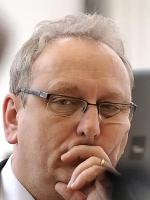 Minister: Wohl noch mehr Handy-Daten erfasst