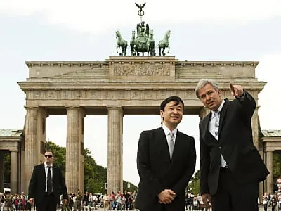 Japanischer Kronprinz besucht das Brandenburger Tor