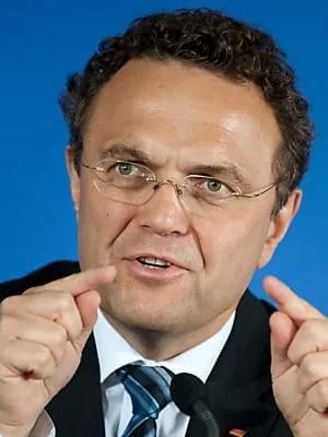 Friedrich warnt vor Radikalisierung deutscher Muslime