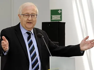 Brüderle fordert massiven Ausbau der Stromnetze