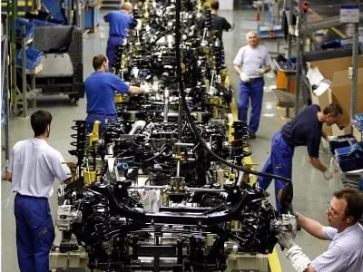 Autoindustrie stellte 13.000 Arbeitnehmer zusätzlich ein