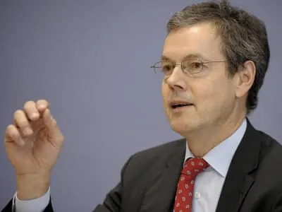 Bofinger kritisiert Schlüsselstellung der Ratingagenturen